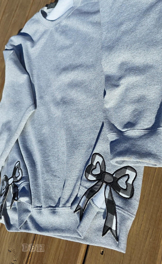 Side Split Hem Bow Appliqué Sweatshirt